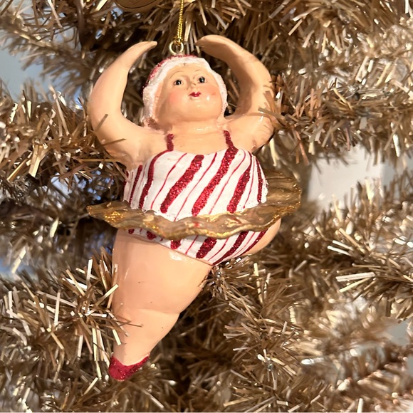 Katherine’s Collection ornament - Picture 2 of 6